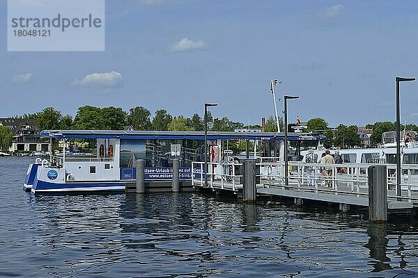 Fähre F12 Grünau  Wendenschloss  Köpenick  Treptow-Köpenick  Berlin  Deutschland  Europa