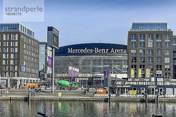 Mercedes Benz Arena  Mercedes-Benz-Platz  Mühlenstraße  Spree  Friedrichshain  Berlin  Deutschland  Europa