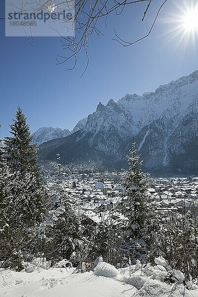 Ortsansicht  Karwendelgebirge  Mittenwald  Werdenfelser Land  Oberbayern  Bayern  Deutschland  Europa