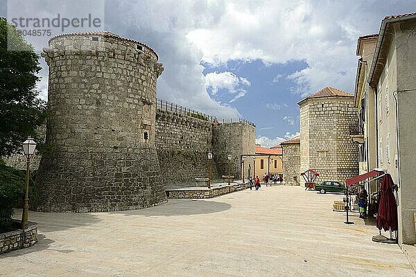 Kroatien  Juni 2013  Insel Krk  Altstadt  Frankopani  Festung  Hafen  Krk  Europa