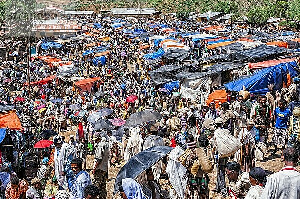 Markt von Lalibela  Menschenmassen  Lalibela  Region Amhara  Nordäthiopien  Äthiopien  Afrika