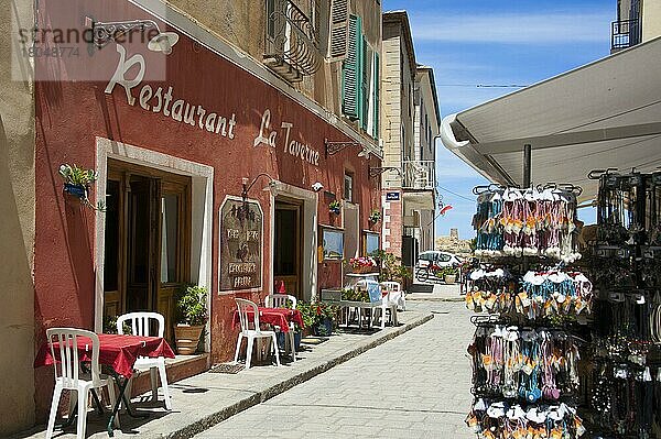 Gasse in der Altstadt  L'Ile-Rousse  Korsika  Frankreich  Europa