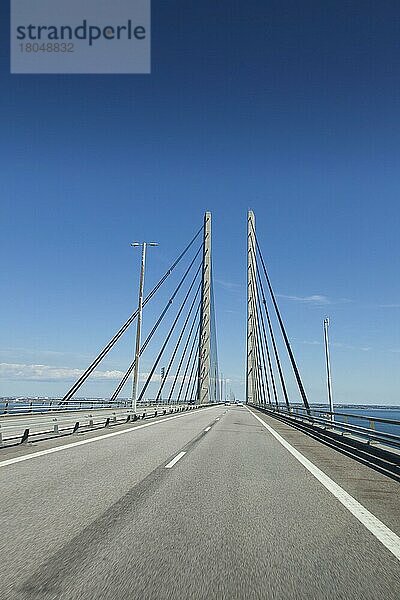 Öresund  Schweden  Skandinavien  Øresundbrücke  zweigleisige Eisenbahn- und zweispurige Tunnelbrücke zwischen Dänemark  Europa