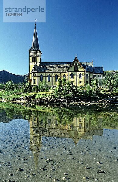 Kirche des Dorfes Kabelvåg  Vågan  Austvågøya  Austvågøy  Lofoten  Bezirk Nordland  Norwegen  Skandinavien  Europa