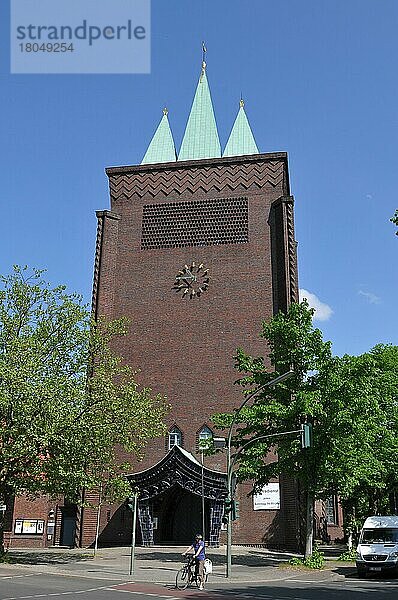 Evangelische Kreuzkirche  Hohenzollerndamm  Wilmersdorf  Berlin  Deutschland  Europa