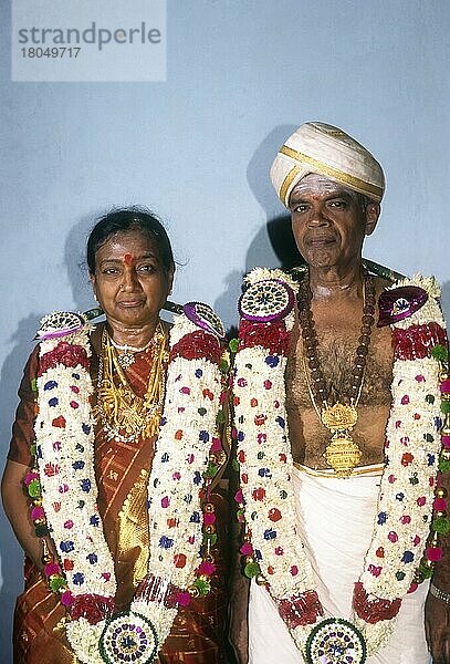 Ein Paar nach sashtiapoorthy  60 Jahre Ehe  Nagarathar Gemeinschaft  Tamil Nadu  Indien  Asien