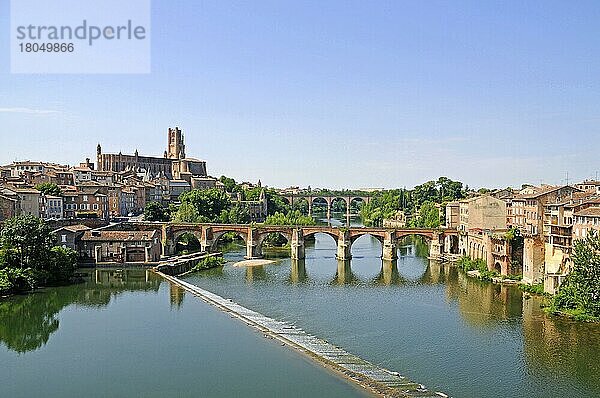 Fluss Tarn  Albi  Departement Tarn  Midi-Pyrenees  Frankreich  Europa