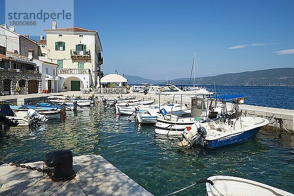 Hafen  Valun  Insel Cres  Kvarner Bucht  Kroatien  Europa