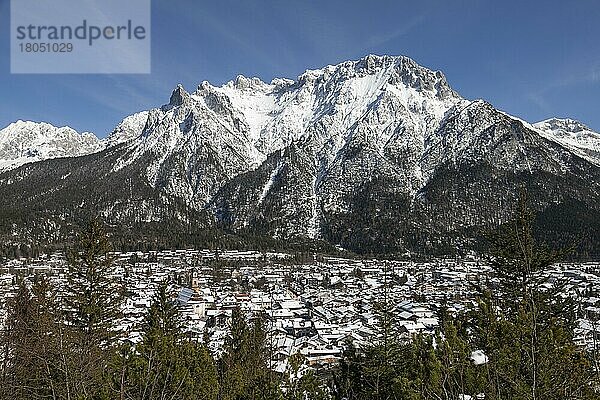 Ortsansicht  Karwendelgebirge  Mittenwald  Werdenfelser Land  Oberbayern  Bayern  Deutschland  Europa