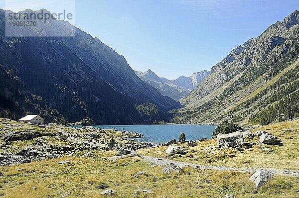 Lac de Gaube  Bergsee  Cauterets  Midi Pyrenees  Pyrenäen  Departement Hautes-Pyrenees  Frankreich  Europa