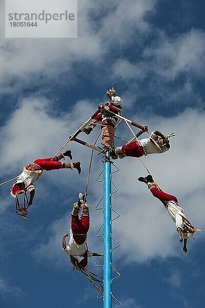 Voladores  Tanz der fliegenden Männer  Totonaken-Indianer  Tulum  Yucatan-Halbinsel  Mexiko  Mittelamerika