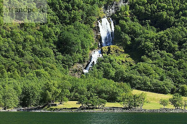Wasserfall  Naeroyfjord  Norwegen  Europa