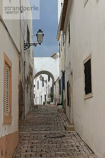 Gasse  Altstadt  Albufeira  Algarve  Portugal  Europa