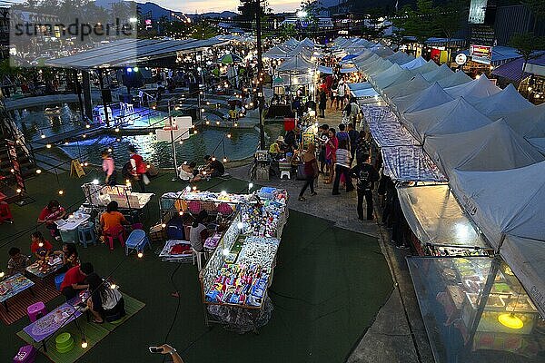 Chillva Markt  Phuket  Thailand  Asien