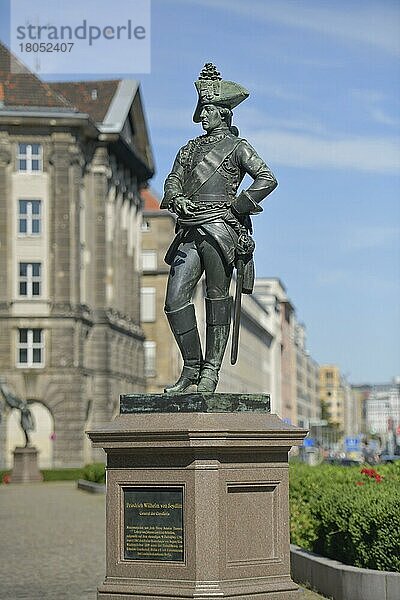Denkmal Friedrich Wilhelm von Seydlitz  Mohrenstraße  Wilhelmplatz  Mitte  Berlin  Deutschland  Europa