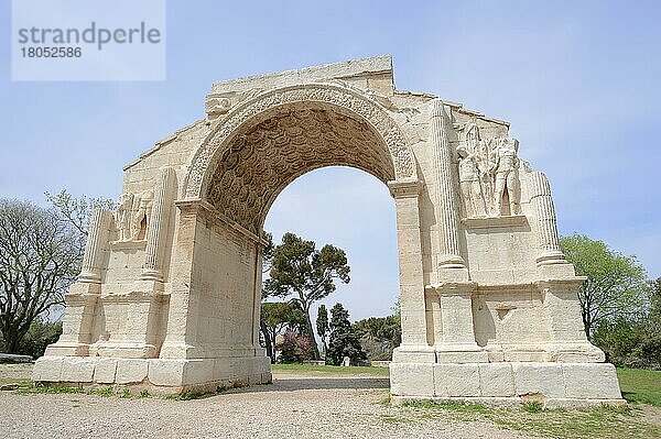 Römischer Triumphbogen  Glanum  Saint Remy-de-Provence  Bouches-du-Rhone  Provence-Alpes-Cote d'Azur  SüdFrankreich