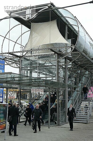 Skywalk  Eingang West  Messegelände  Messe  Hannover  Niedersachsen  Deutschland  Europa