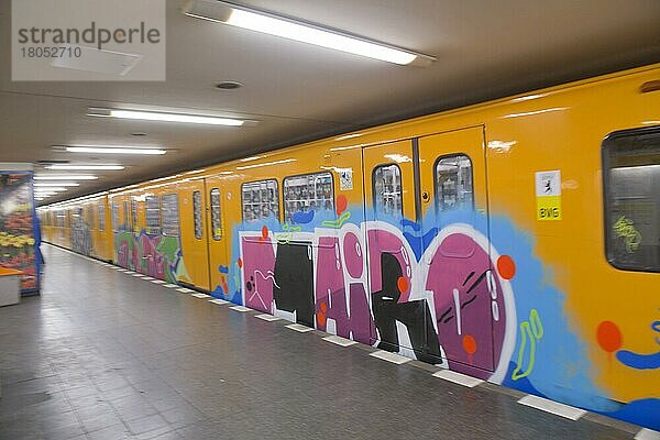 Graffiti  U-Bahn  Berlin  Deutschland  Europa