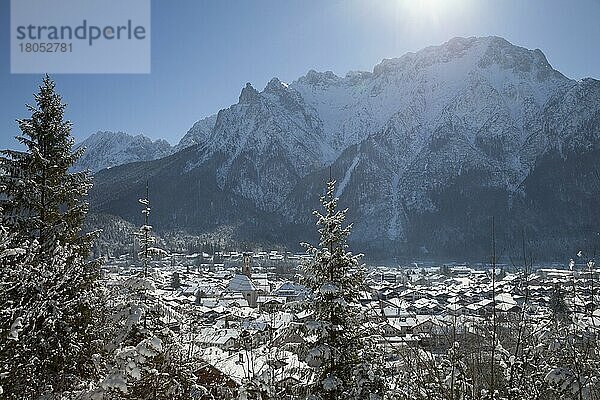 Ortsansicht  Karwendelgebirge  Mittenwald  Werdenfelser Land  Oberbayern  Bayern  Deutschland  Europa