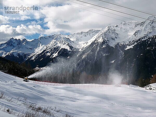 Schneekanone  Skipiste  Bormio  Sondrio  Lombardei  Italien  Europa