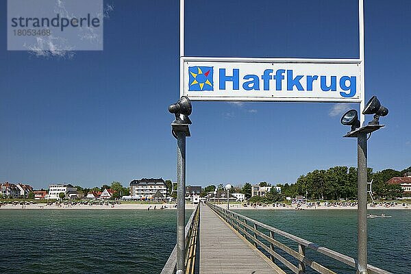 Holzmole  Steg  Seebrucke Haffkrug an der Lübecker Bucht  Schleswig-Holstein  Deutschland  Europa