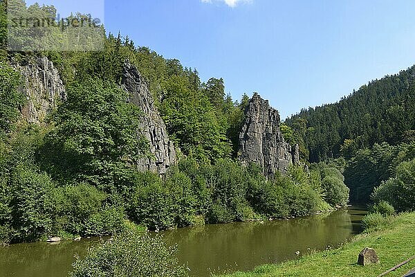 Hans-Heiling-Felsen  Fluss Eger  Tschechien  Europa