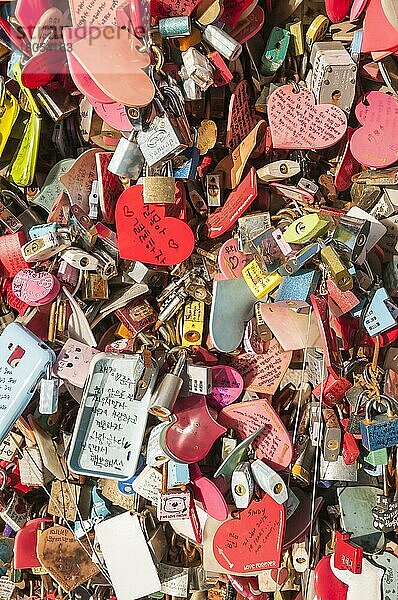 Locks of Love  Liebesvorhängeschlösser  N Seoul Tower  Namsan Tower  Seoul  Südkorea  Asien