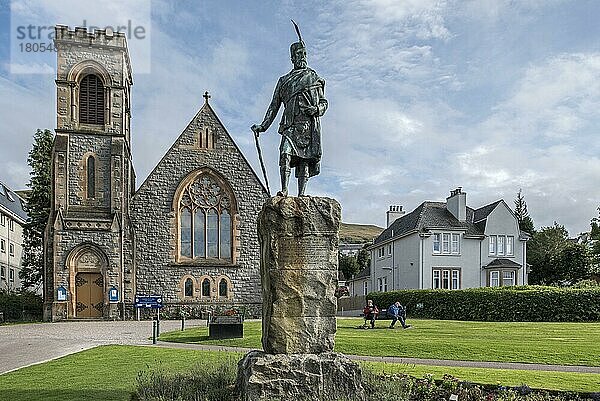 Donald Cameron of Lochiel Statue vor der Church of Scotland in Fort William  Schottische Highlands  Schottland  UK