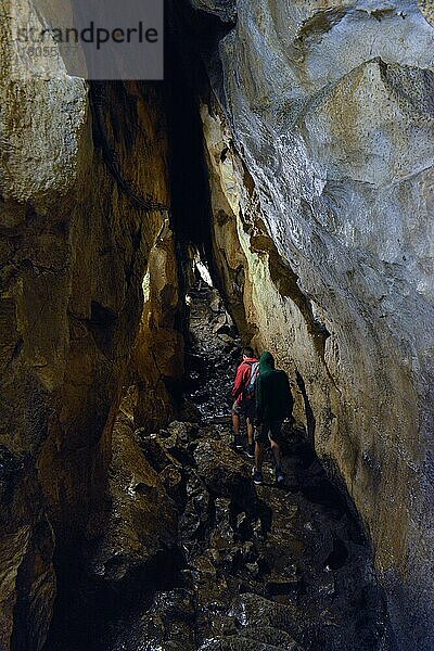 Höhle Jaskinia Mrozna  Dolina Koscieliska  Hohe Tatra  Polen  Europa