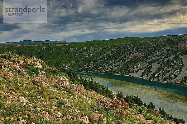 Flusslandschaft Zermanja  Panoramablick  Drehort Winnetou Filme  Obrovac  Dalmatien Kroatien