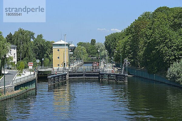 Schleuse  Spandau  Berlin  Deutschland  Europa