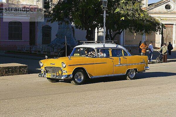 Taxi  Oldtimer  Auto  Remedios  Santa Clara Provinz  Kuba  Mittelamerika