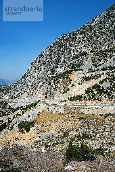 Bergige Landschaft bei Resk  südlich Bicaj  Albanien  Europa