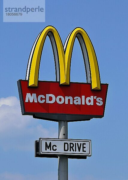 Schild McDonald's  Mc Drive  Schöneberg  Berlin  Deutschland  Europa