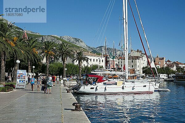 Uferpromenade  Makarska  Makarska Riviera  Dalmatien  Kroatien  Adriatisches Meer  Europa