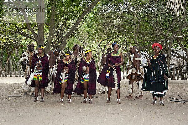 Frauen  DumaZulu  Duma Zulu  traditionelles Dorf  Museumsdorf  KwaZulu Natal  Südafrika