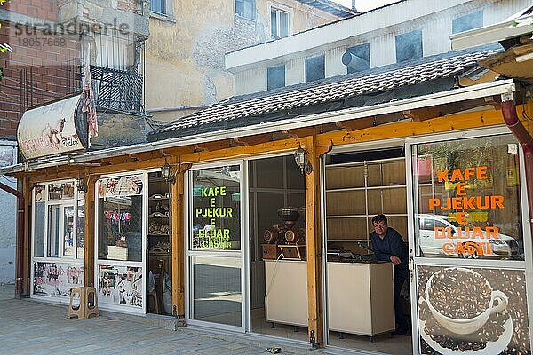 Bäcker und Kaffeverkauf  Peshkopi  Albanien  Europa