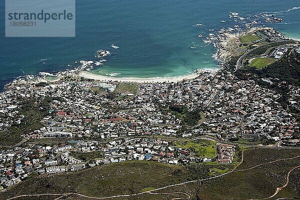 Blick vom Tafelberg auf Camps Bay  Table Mountain  Kapstadt  Westkap  Südafrika