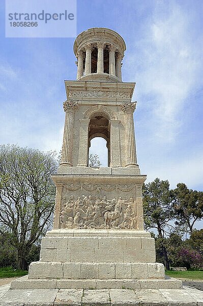 Römisches Mausoleum der Julier  Glanum  Saint Remy-de-Provence  Bouches-du-Rhone  Provence-Alpes-Cote d'Azur  SüdFrankreich