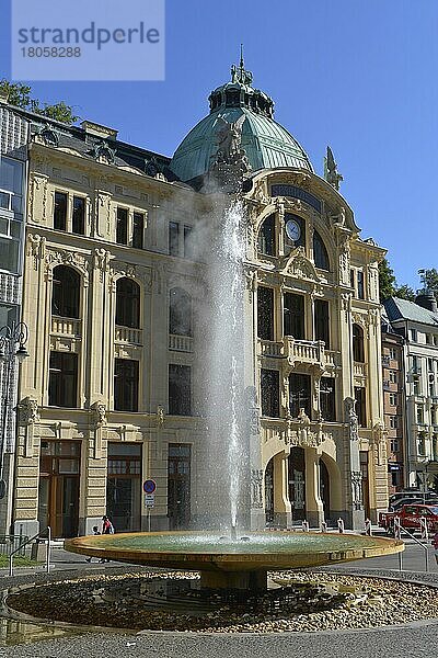 Stadtsparkasse  Theaterplatz  Karlsbad  Tschechien  Europa