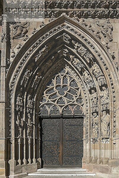 Gotisches Portal der Frauenkirche  Nürnberg  Mittelfranken  Bayern  Deutschland  Europa