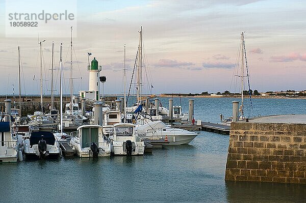 Hafen  La Flotte  Departement Charentes-Maritime  Poitou Charente  Ile de Re  Frankreich  Europa