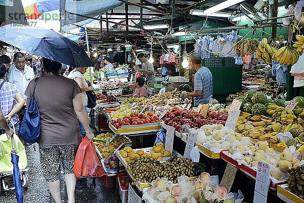 Typischer Obst  und Gemüsestand  Markt  Kowloon  Hongkong  China  Asien