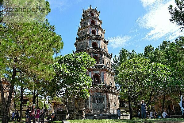 Turm der Freude und Gnade  Thap Phuoc Duyen  Thien Mu Pagode  Hue  Vietnam  Asien