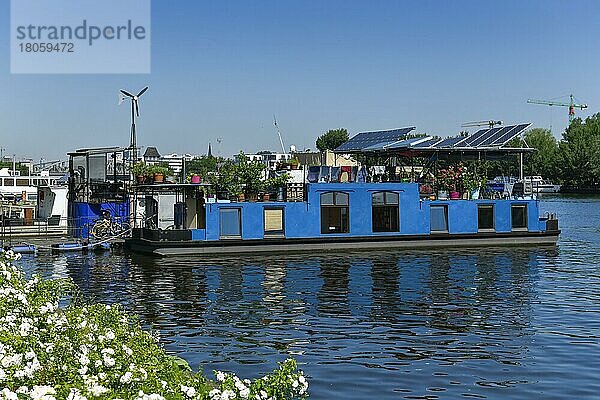 Hausboot  Schiffsanleger  Treptower Park  Treptow-Köpenick  Berlin  Deutschland  Europa