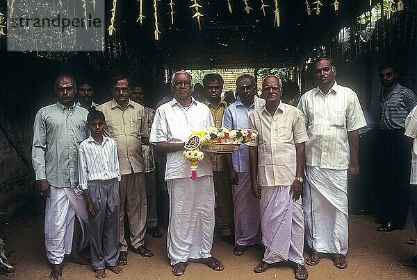 Hochzeitsprozession  Sequenz von Nattukottai Chettiar  Nagarathar-Gemeinschaft  Chettinad  Tamil Nadu  Indien  Asien
