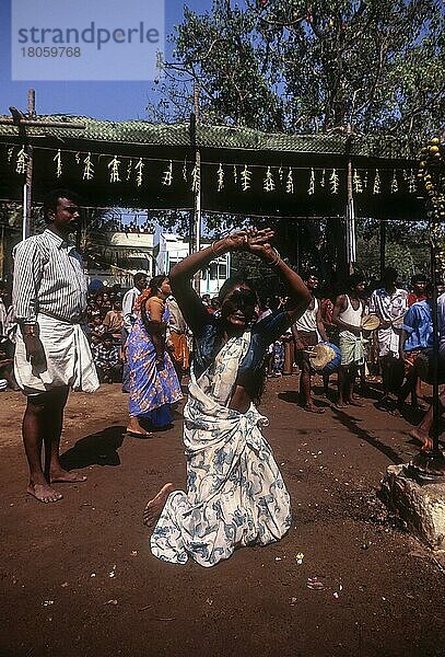 Gläubiger in Trance  Mariamman Festival in Pappanaicken Pudur  Coimbatore  Tamil Nadu  Indien  Asien