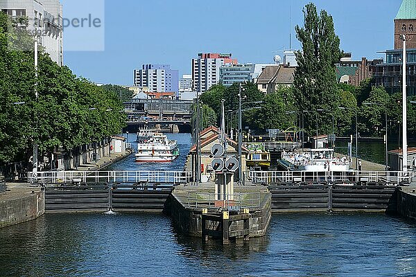 Mühlendammschleuse  Rolandufer  Mitte  Berlin  Deutschland  Europa