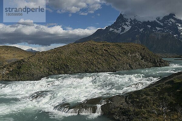Bach  Torres del Paine National Park  Chilenisches Patagonien  Chile  Südamerika