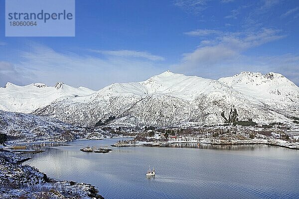 Fischerdorf Sildpollnes am Austnesfjord auf der Halbinsel Sildpollneset auf der Insel Austvagoy  Austvågøya  Lofoten  Norwegen  Europa